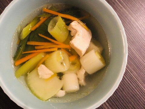 むね肉とねぎ、チンゲン菜の中華スープ
